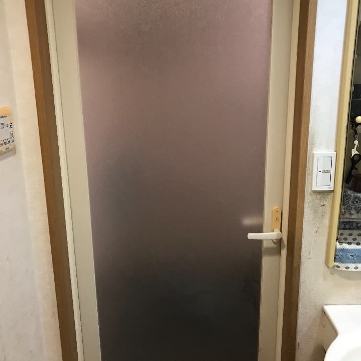 アクリル押し引きドア